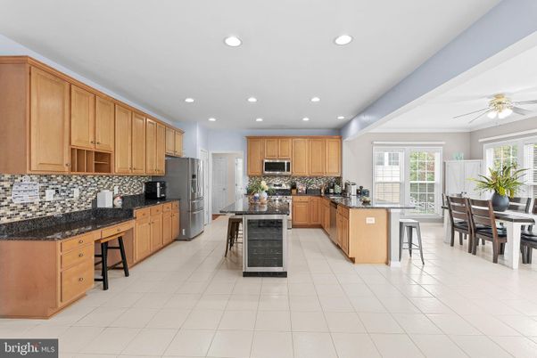 Dining room, Interior, Kitchen, Recessed Lighting, Stainless Steel Appliances