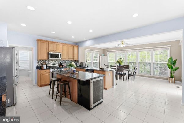 Dining room, Interior, Kitchen, Recessed Lighting, Stainless Steel Appliances