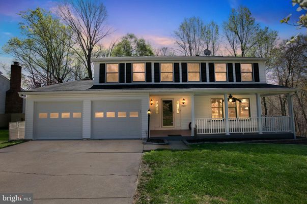Attached, Exterior, Facade, American Foursquare