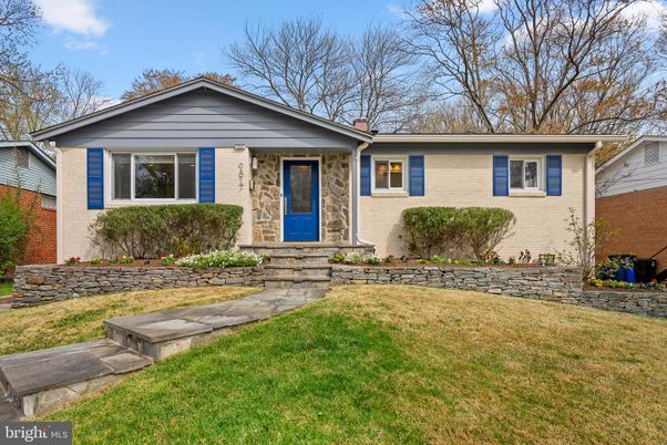Exterior, Facade, Ranch