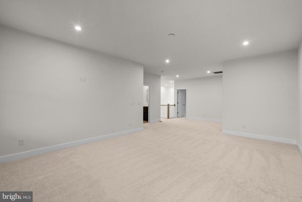 Empty room, Interior, Recessed Lighting
