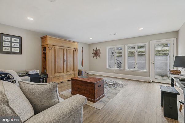 Interior, Living room, Recessed Lighting, Water, Wood Texture Flooring