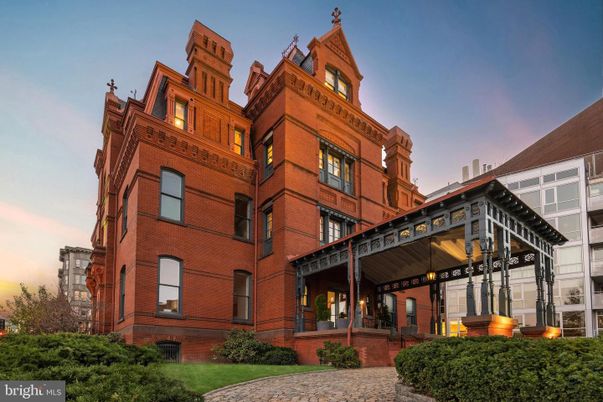 Exterior, Facade, Brick Facade, Rowhouse