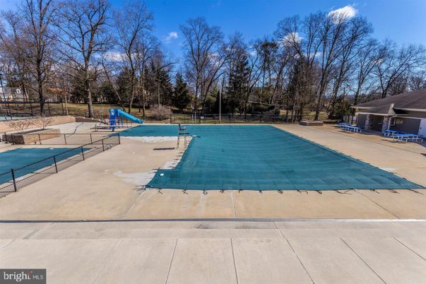 Exterior, Playground, Pool