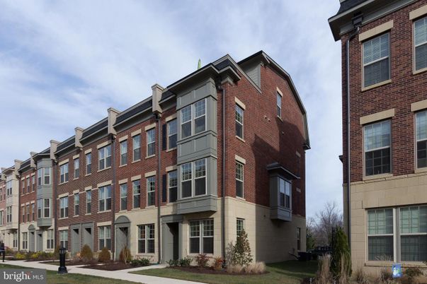 Exterior, Facade, Brick Facade, Rowhouse