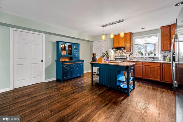 Interior, Kitchen, Pendant Lights, Recessed Lighting, Wood Texture Flooring