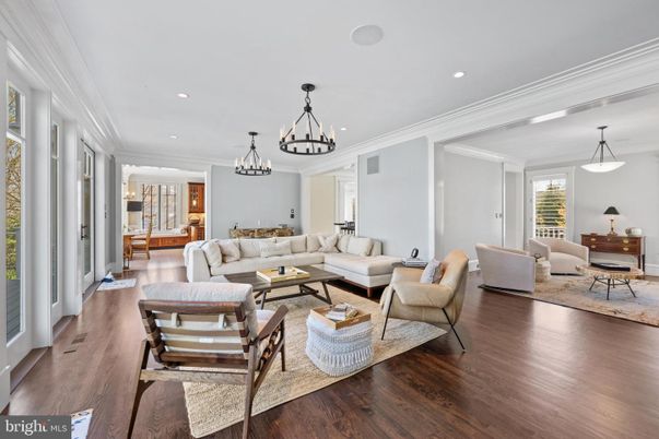 Chandelier, Dining room, Interior, Living room, Pendant Lights, Recessed Lighting, Wood Texture Flooring