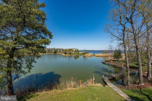 Exterior, Lake
