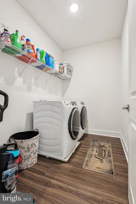 Interior, Recessed Lighting, Washer, Wood Texture Flooring