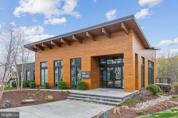 Exterior, Facade, Modern