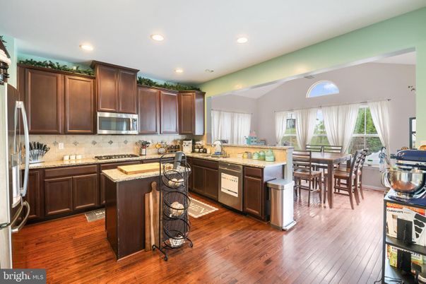 Dining room, Interior, Kitchen, Recessed Lighting, Wood Texture Flooring