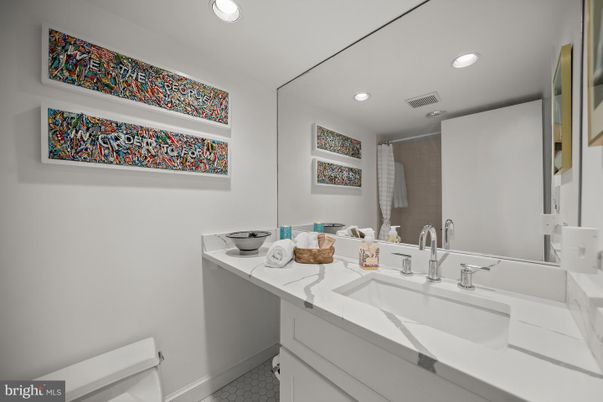 Bathroom, Dual Sink Vanities, Interior, Recessed Lighting