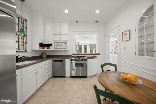 Dining room, Interior, Kitchen, Recessed Lighting, Stainless Steel Appliances