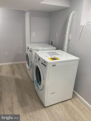 Interior, Washer, Wood Texture Flooring