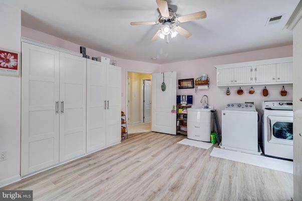 Interior, Washer, Wood Texture Flooring