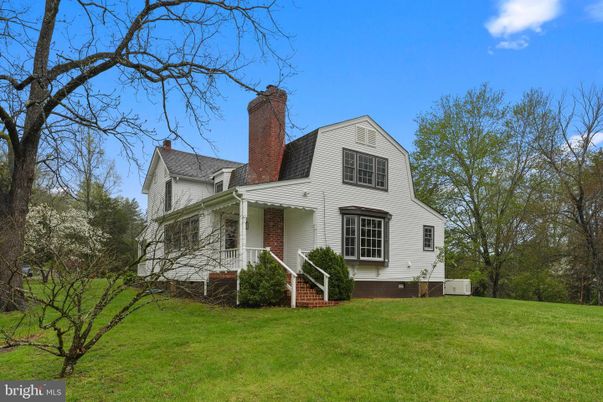 Backyard, Exterior, Facade, Brick Facade, Cape Cod