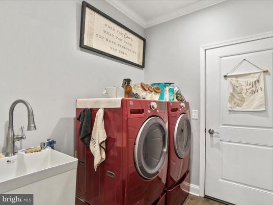 Interior, Washer, Wood Texture Flooring