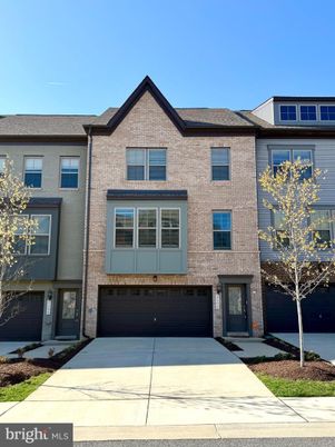 Attached, Exterior, Facade, Brick Facade, Rowhouse