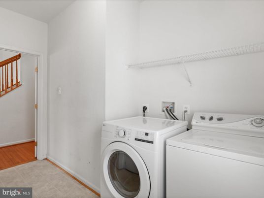 Interior, Utility Closets, Washer, Wood Texture Flooring