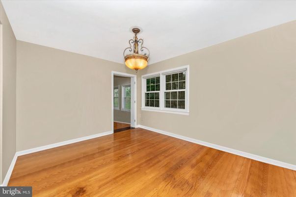 Empty room, Interior, Pendant Lights, Wood Texture Flooring