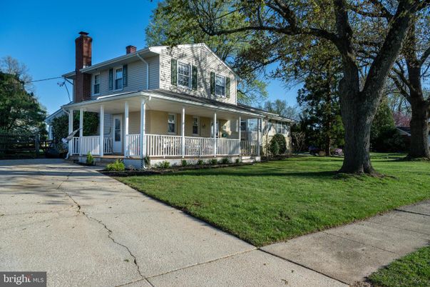 Exterior, Facade, American Foursquare
