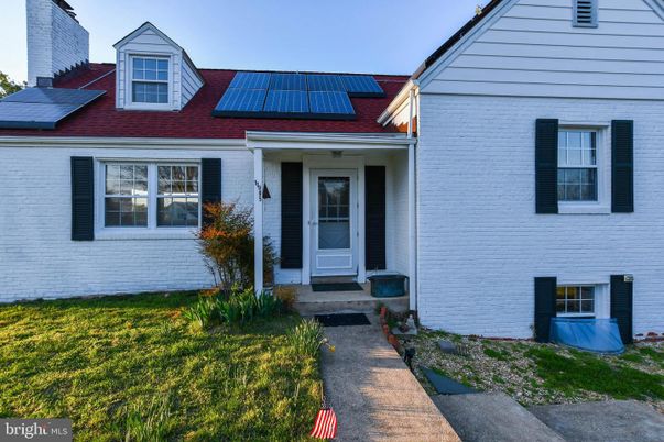 Exterior, Facade, Solar Panels, Cape Cod