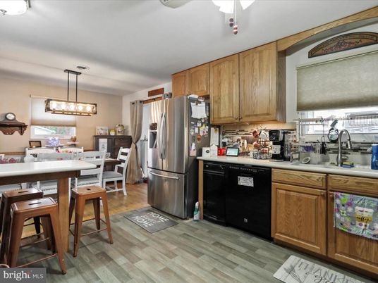 Dining room, Interior, Kitchen, Pendant Lights, Wood Texture Flooring