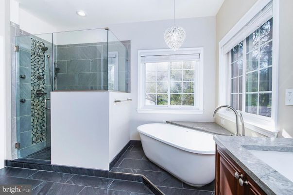 Bathroom, Free Standing Baths, Glass Shower, Interior, Pendant Lights, Recessed Lighting