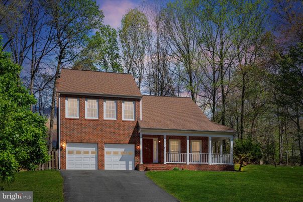 Attached, Exterior, Facade, Brick Facade, Georgian