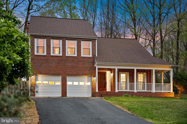 Attached, Exterior, Facade, Brick Facade, Georgian