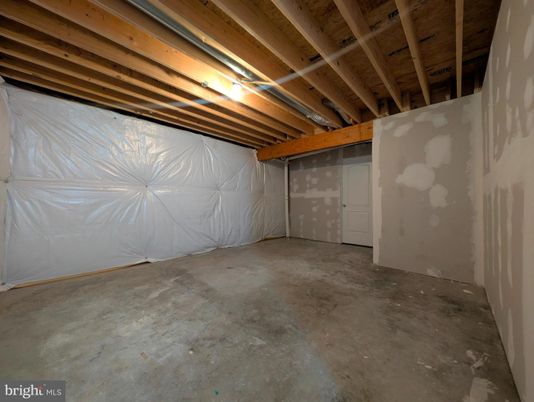 Empty room, Interior, Wooden Beams, Wooden Ceilings