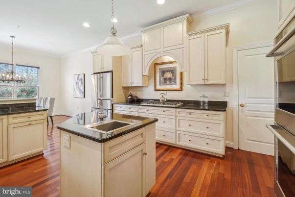 Dining room, Interior, Kitchen, Pendant Lights, Recessed Lighting, Wood Texture Flooring