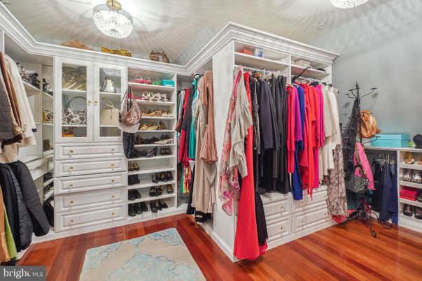 Interior, Walk-in Closets, Wood Texture Flooring
