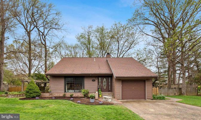 Attached, Backyard, Exterior, Facade, Brick Facade, Cape Cod