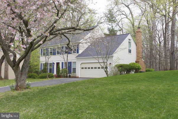 Attached, Exterior, Facade, Cape Cod