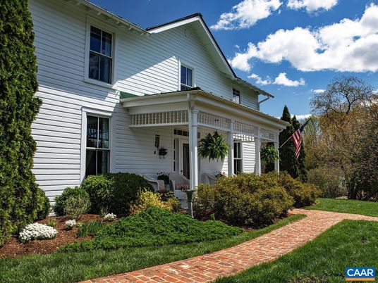 Exterior, Facade, Farmhouse