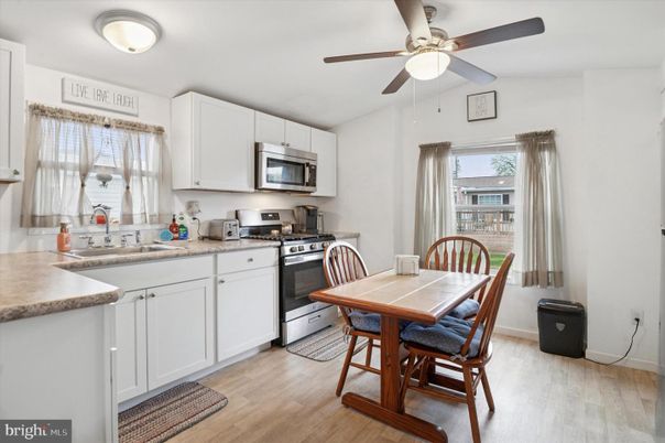 Dining room, Interior, Kitchen, Stainless Steel Appliances, Wood Texture Flooring