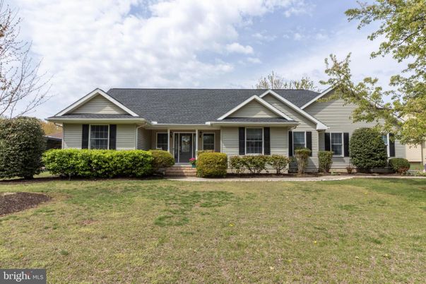 Exterior, Facade, Ranch