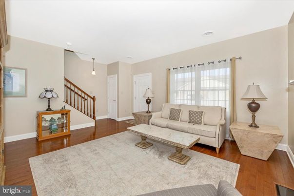 Interior, Living room, Pendant Lights, Wood Texture Flooring