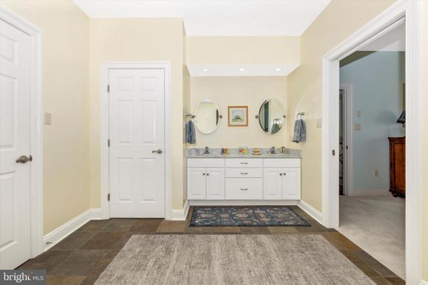 Bathroom, Dual Sink Vanities, Interior, Recessed Lighting