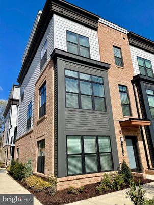 Exterior, Facade, Brick Facade, Rowhouse