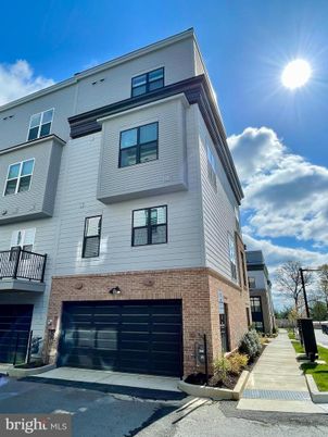 Attached, Exterior, Facade, Brick Facade, Rowhouse