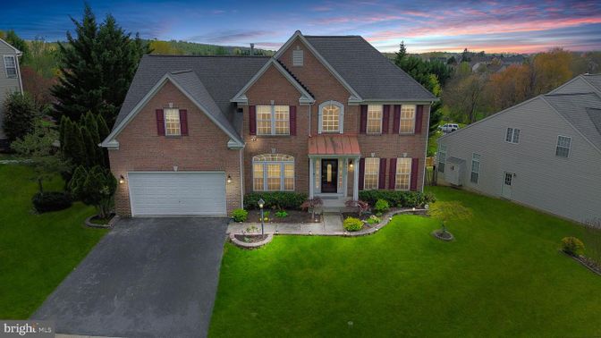 Attached, Exterior, Facade, Brick Facade, Brick Traditional