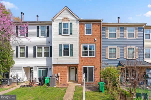 Exterior, Facade, Brick Facade, Rowhouse