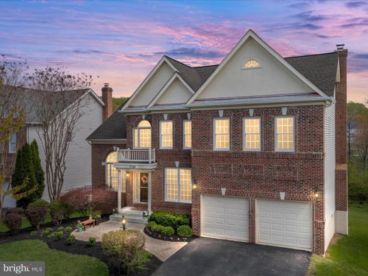 Attached, Exterior, Facade, Brick Facade, Georgian