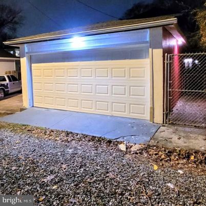 Detached Garage, Exterior