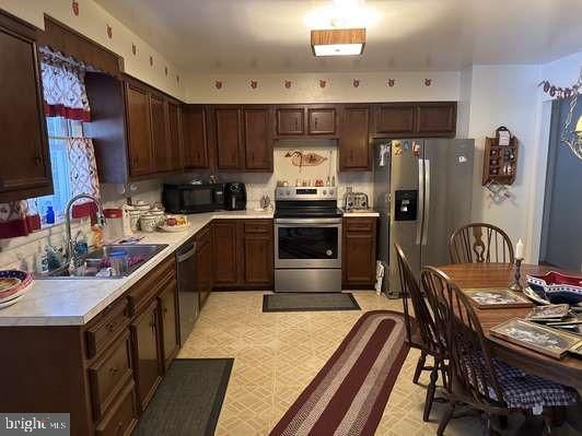 Dining room, Interior, Kitchen, Stainless Steel Appliances