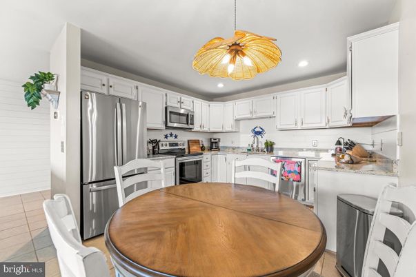 Dining room, Interior, Kitchen, Pendant Lights, Recessed Lighting, Stainless Steel Appliances