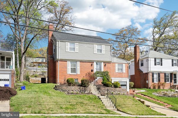 Exterior, Facade, Brick Facade, American Foursquare