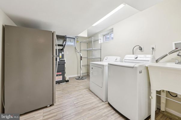 Interior, Washer, Wood Texture Flooring